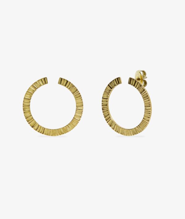 Arracades or groc de 18K amb tanca de pressió número 5